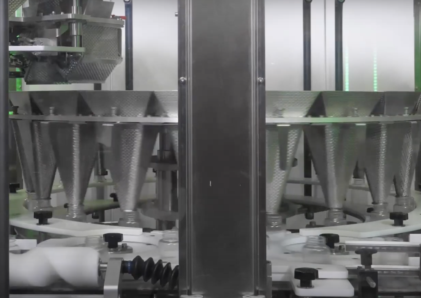 Spindexer HS rotary filler with dual catch boxes